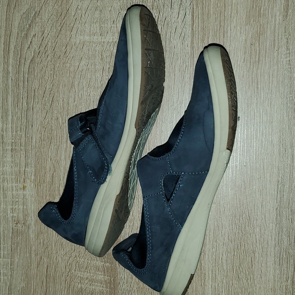 Earth origins Mary Jane blue suede shoe. 7 - Picture 7 of 9